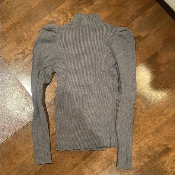 Gray Ribbed Women's Top - Picture 2 of 2